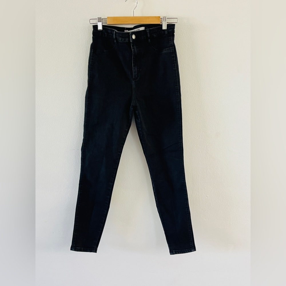 Zara skinny jeans.

E